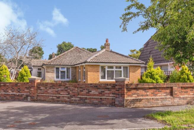 2 bedroom detached bungalow for sale