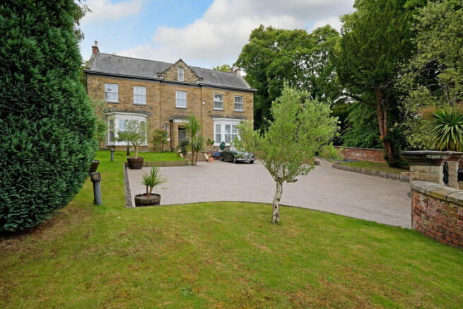8 bedroom detached house for sale