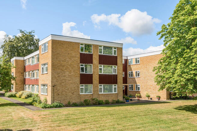 3 bedroom flat for sale