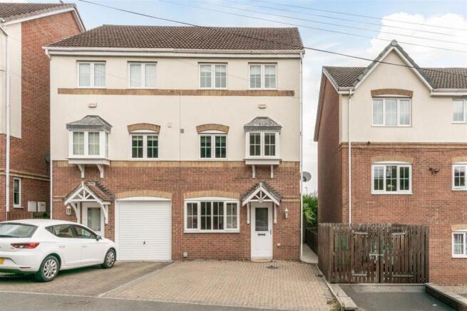 4 bedroom semi-detached house for sale