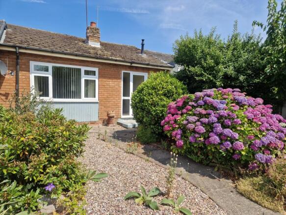 2 bedroom terraced bungalow for sale