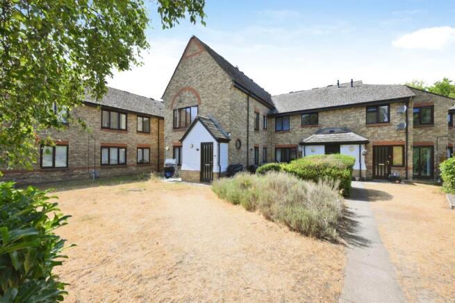 2 bedroom maisonette for sale