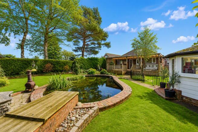 4 bedroom detached bungalow for sale