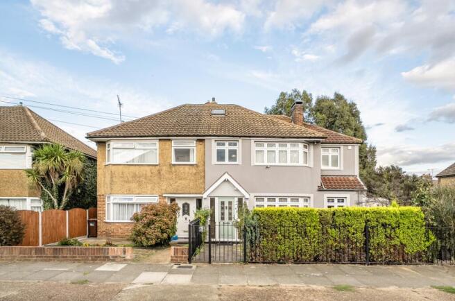 5 bedroom semi-detached house for sale