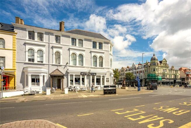 Terraced house for sale