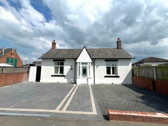 2 bedroom detached bungalow for sale