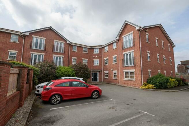 2 bedroom flat for sale