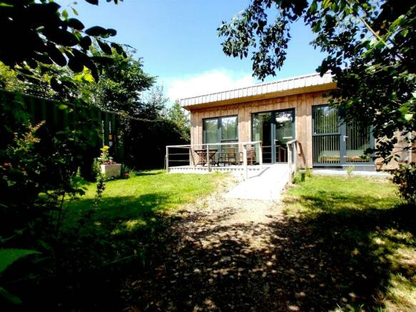 2 bedroom detached house for sale