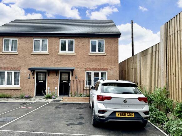 3 bedroom semi-detached house for sale