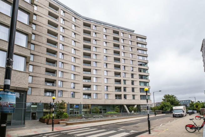 3 bedroom flat for sale