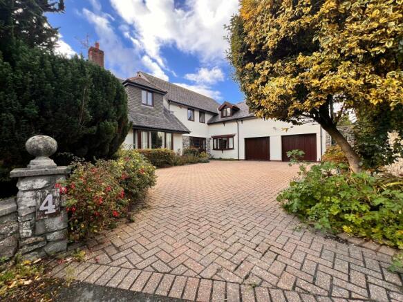5 bedroom detached house for sale