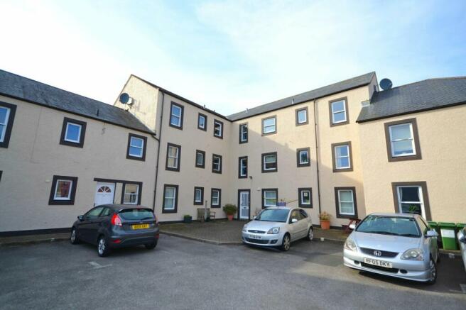 2 bedroom ground floor flat for sale