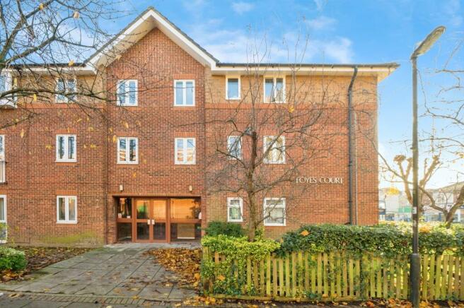 1 bedroom ground floor flat for sale