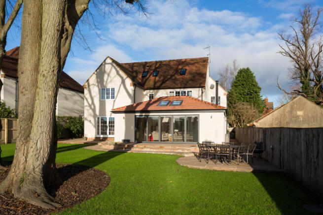 6 bedroom detached house for sale