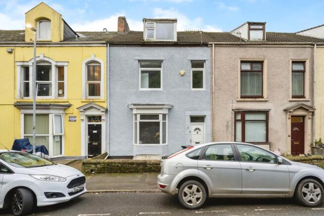 6 bedroom terraced house for sale