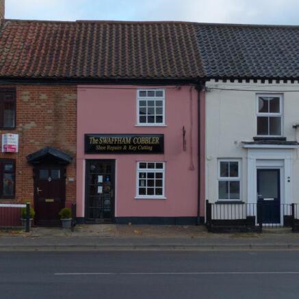 Terraced house for sale