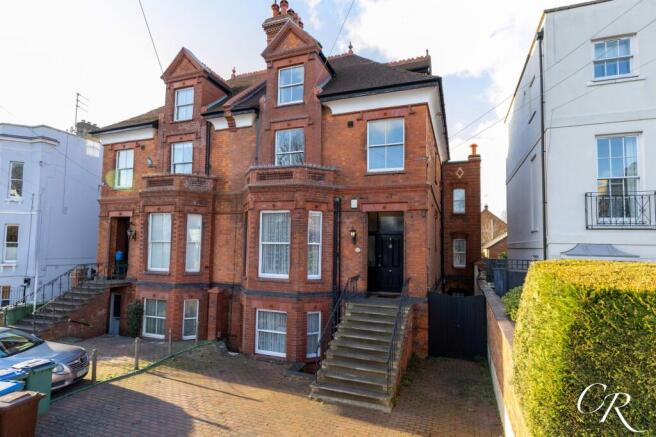 6 bedroom semi-detached house for sale