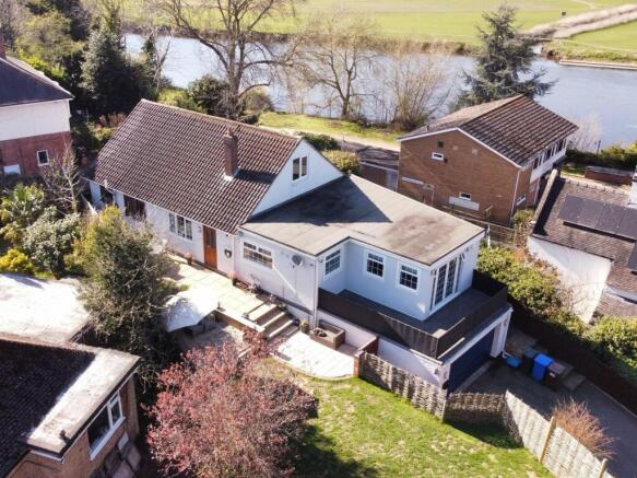 4 bedroom detached bungalow for sale