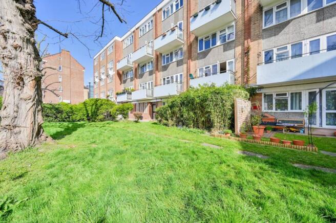 3 bedroom flat for sale