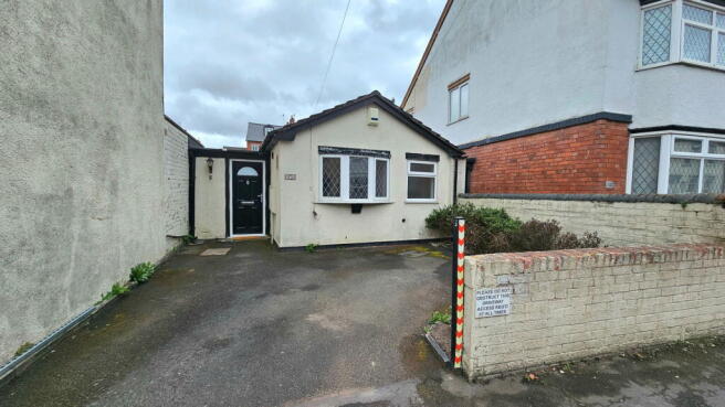 1 bedroom detached bungalow for sale