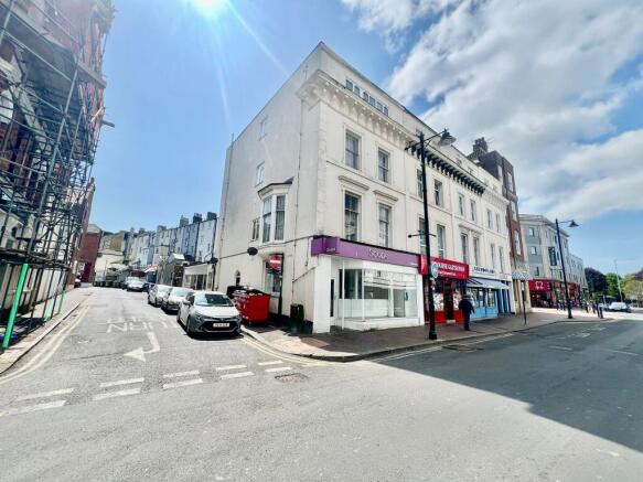 2 bedroom flat for sale