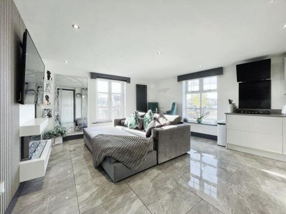 2 bedroom flat for sale