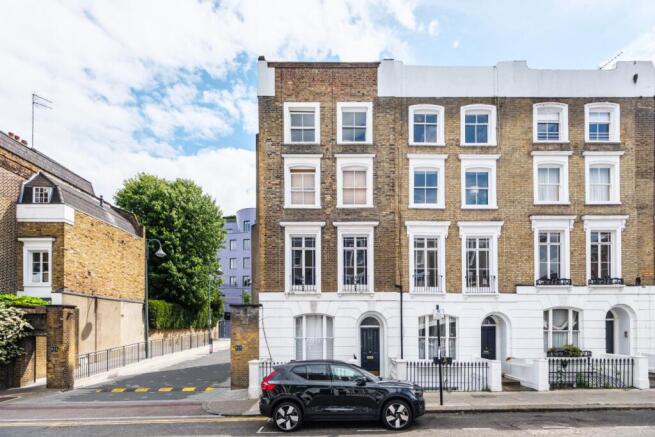 3 bedroom flat for sale