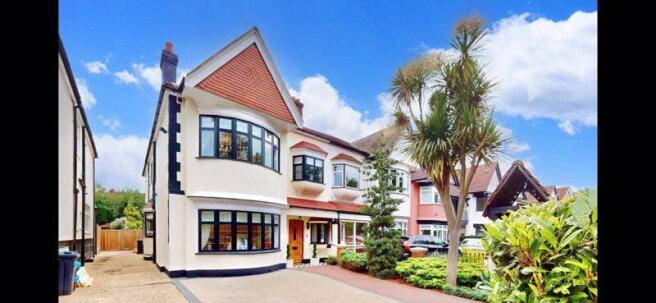 6 bedroom semi-detached house for sale