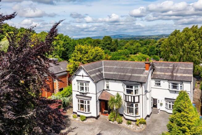 5 bedroom detached house for sale