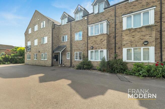 2 bedroom ground floor flat for sale
