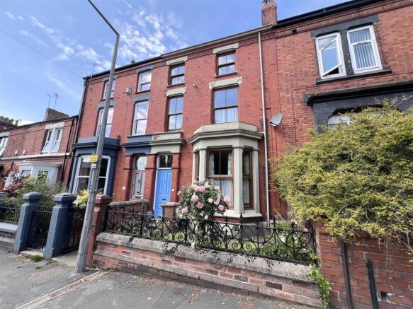 5 bedroom terraced house for sale