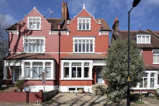 5 bedroom semi-detached house for sale