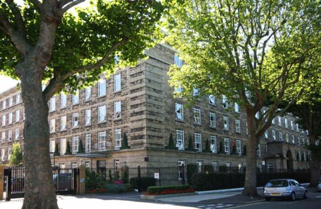 4 bedroom flat for sale