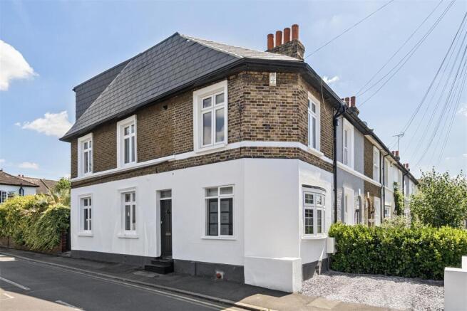 3 bedroom end of terrace house for sale