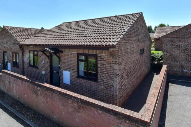 2 bedroom terraced bungalow for sale