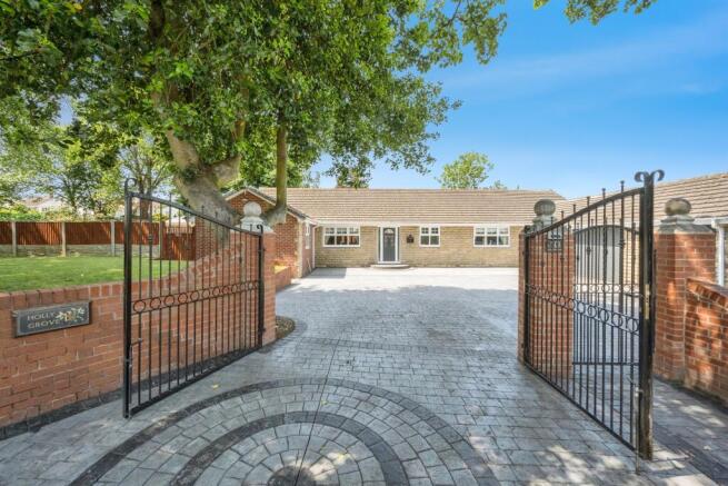 4 bedroom detached bungalow for sale