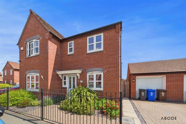 4 bedroom detached house for sale