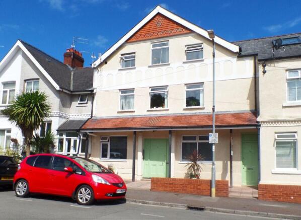 3 bedroom maisonette for sale