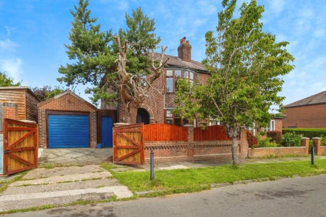 3 bedroom semi-detached house for sale