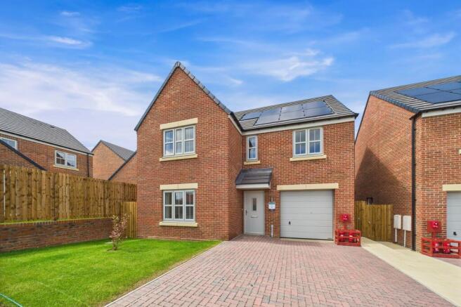 4 bedroom detached house for sale