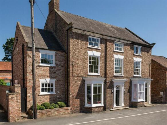 6 bedroom semi-detached house for sale