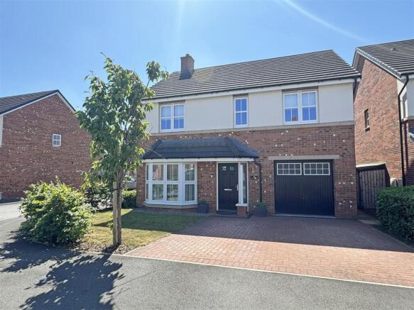 4 bedroom detached house for sale