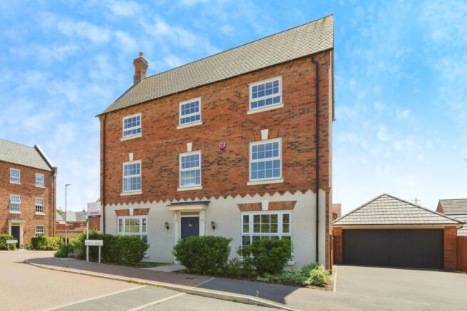 6 bedroom detached house for sale