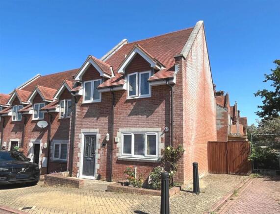 3 bedroom end of terrace house for sale