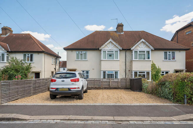 2 bedroom ground maisonette for sale