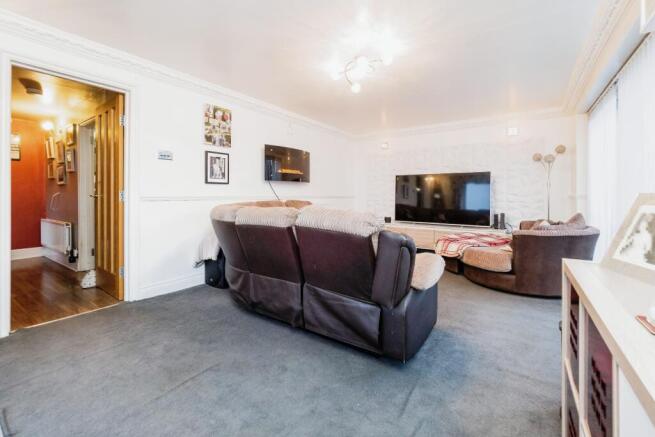 5 bedroom semi-detached house for sale