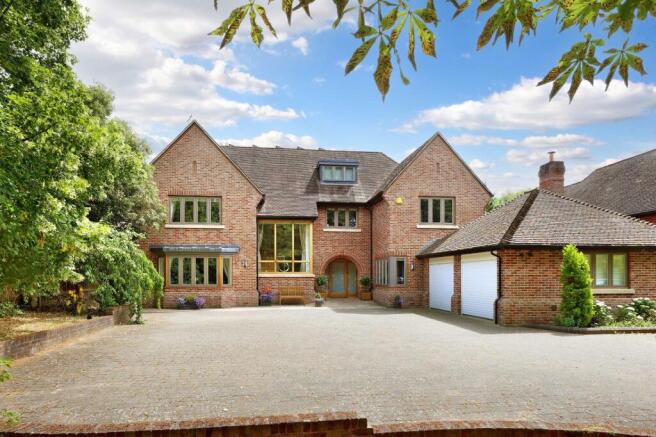 6 bedroom detached house for sale