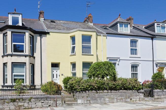 5 bedroom terraced house for sale