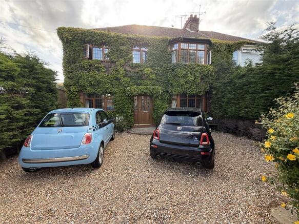 6 bedroom semi-detached house for sale