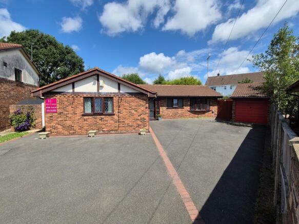 4 bedroom detached bungalow for sale